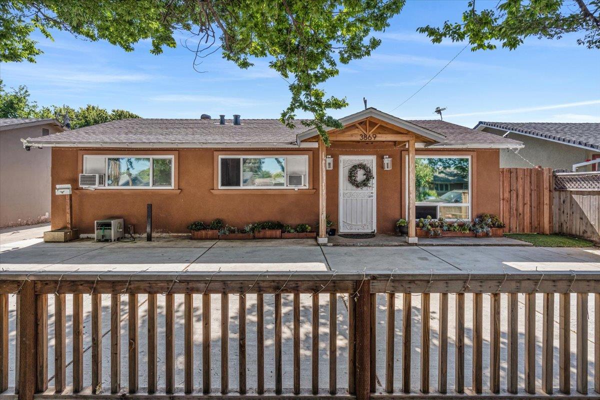 3869 Kauai DR