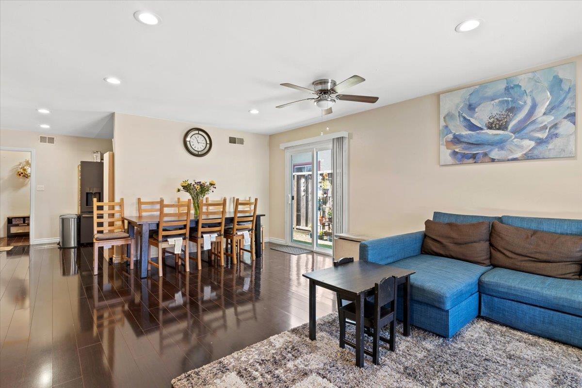 3869 Kauai DR