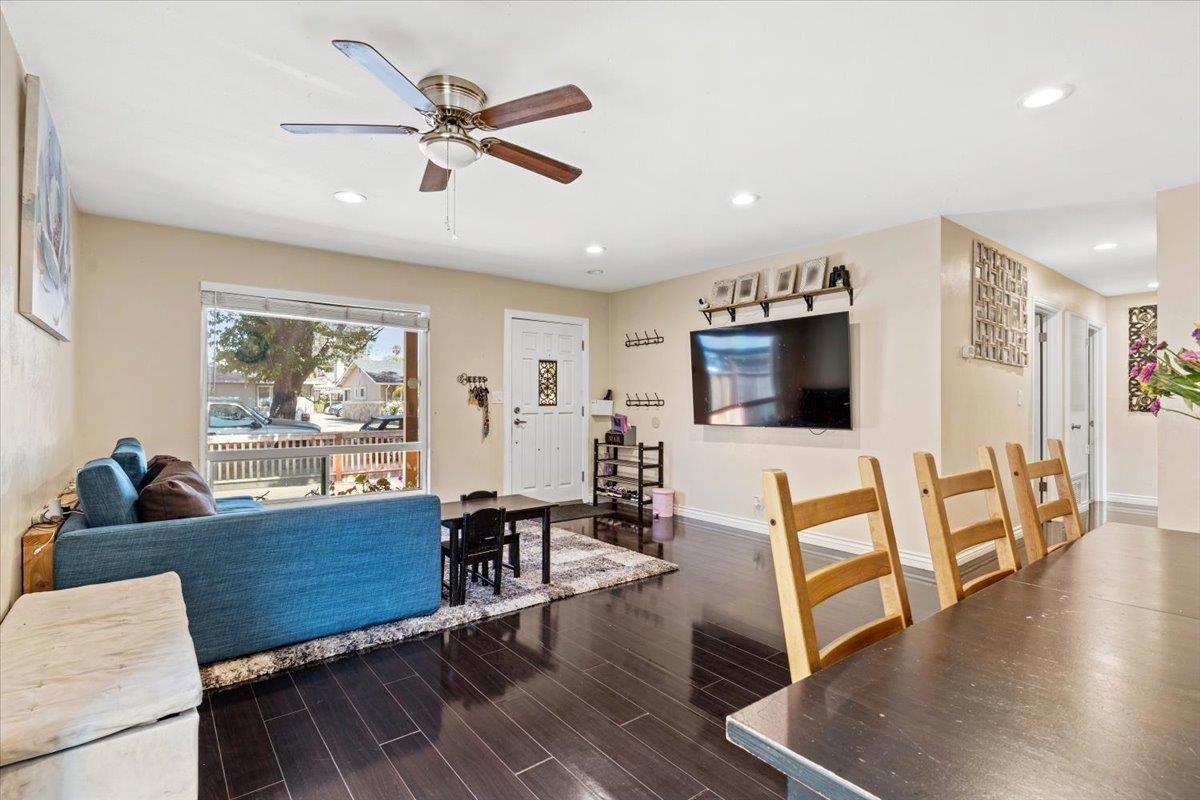 3869 Kauai DR