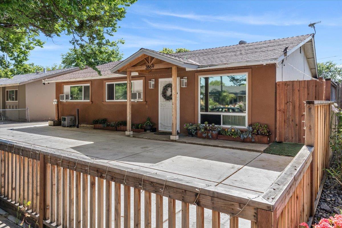 3869 Kauai DR
