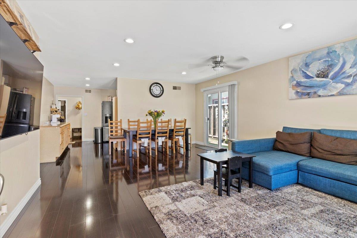 3869 Kauai DR