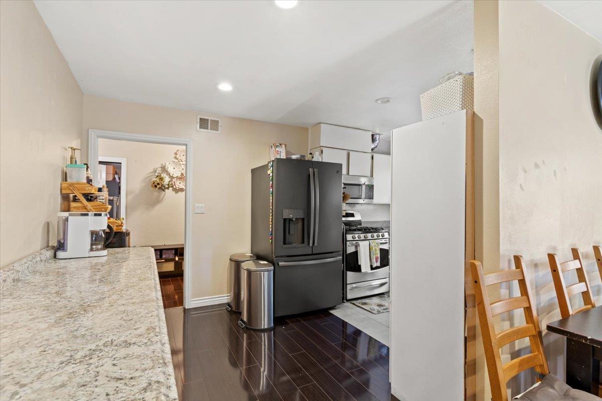3869 Kauai DR