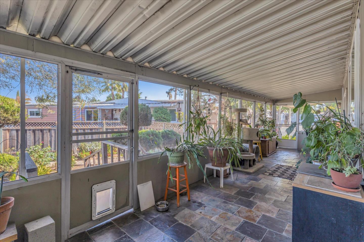 432 Los Encinos AVE 432