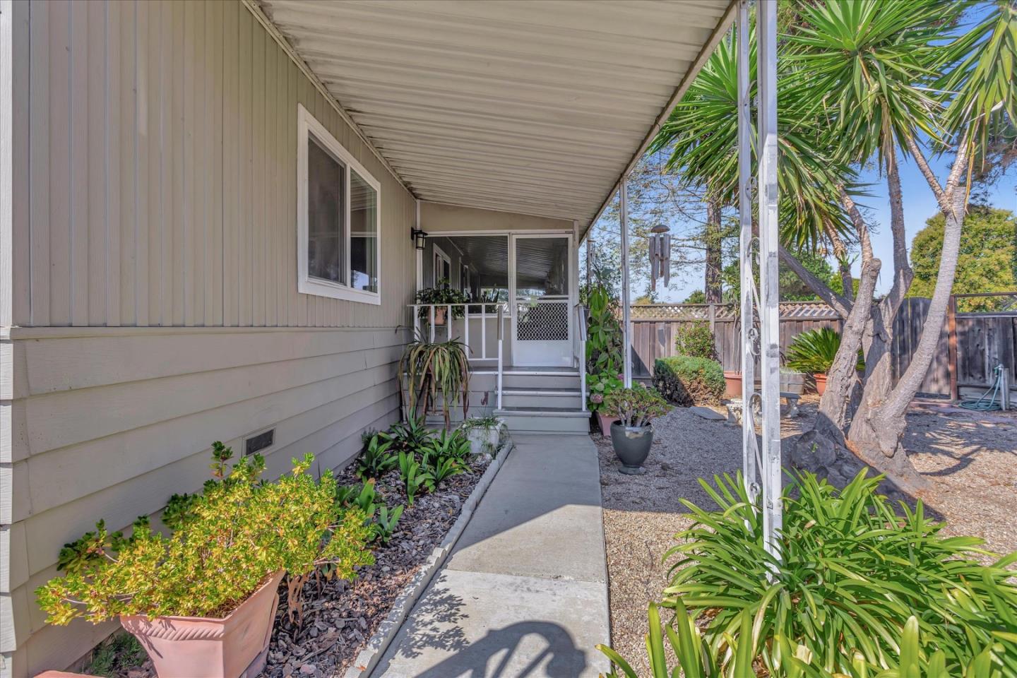 432 Los Encinos AVE 432