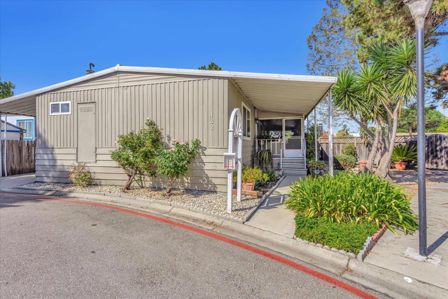 432 Los Encinos AVE 432