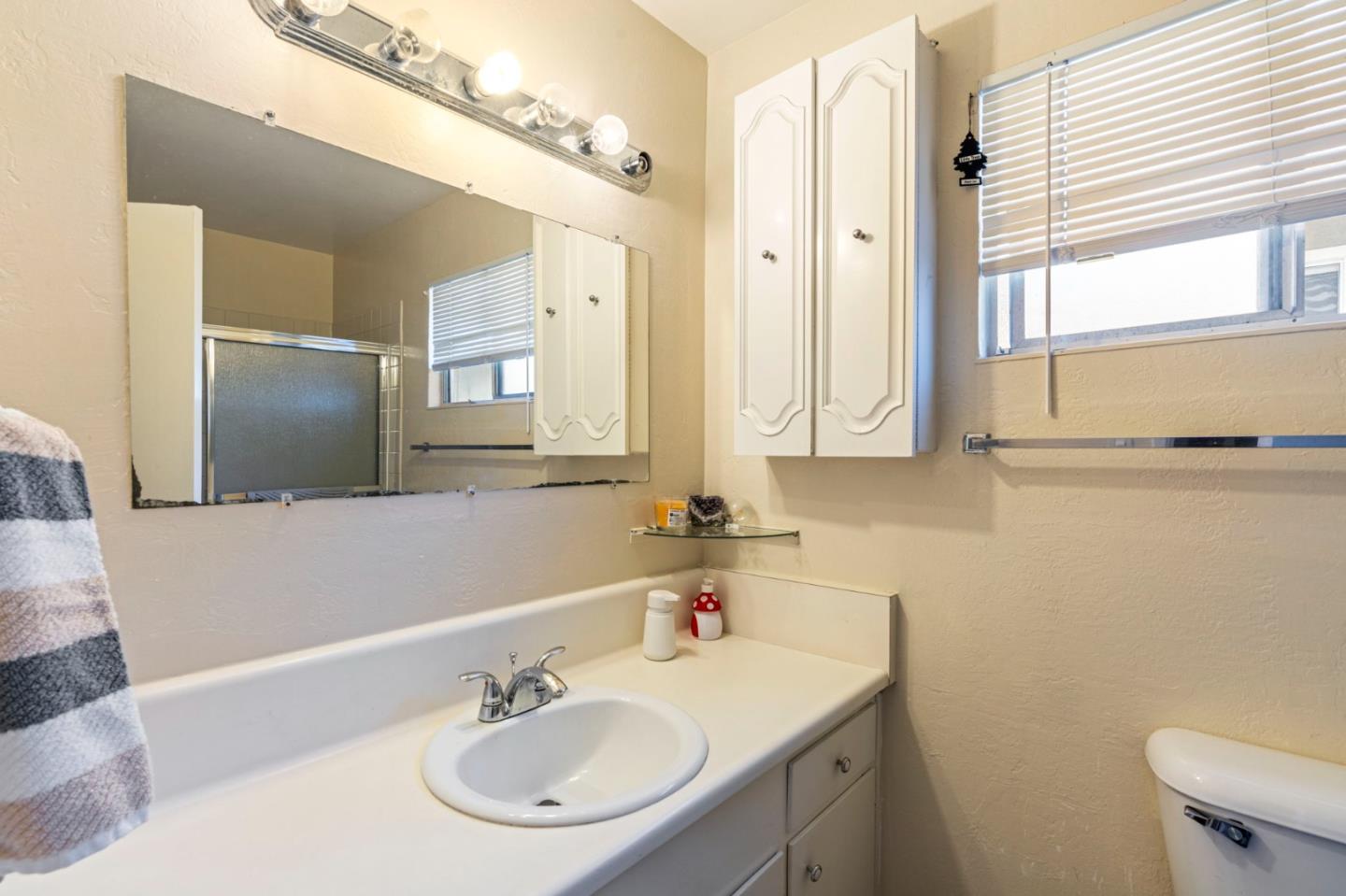 4045-4047 Alberstone DR