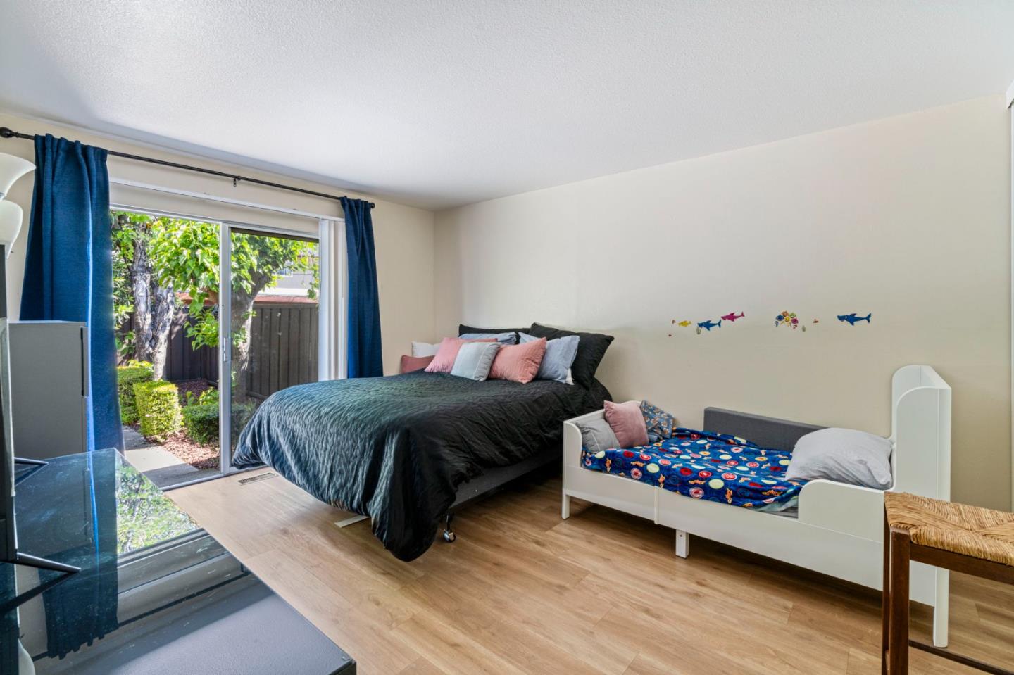 4045-4047 Alberstone DR