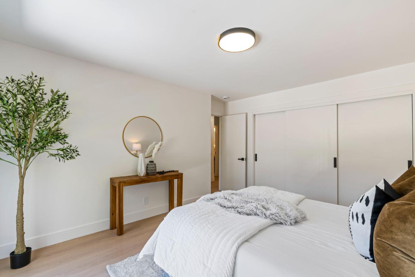 4045-4047 Alberstone DR