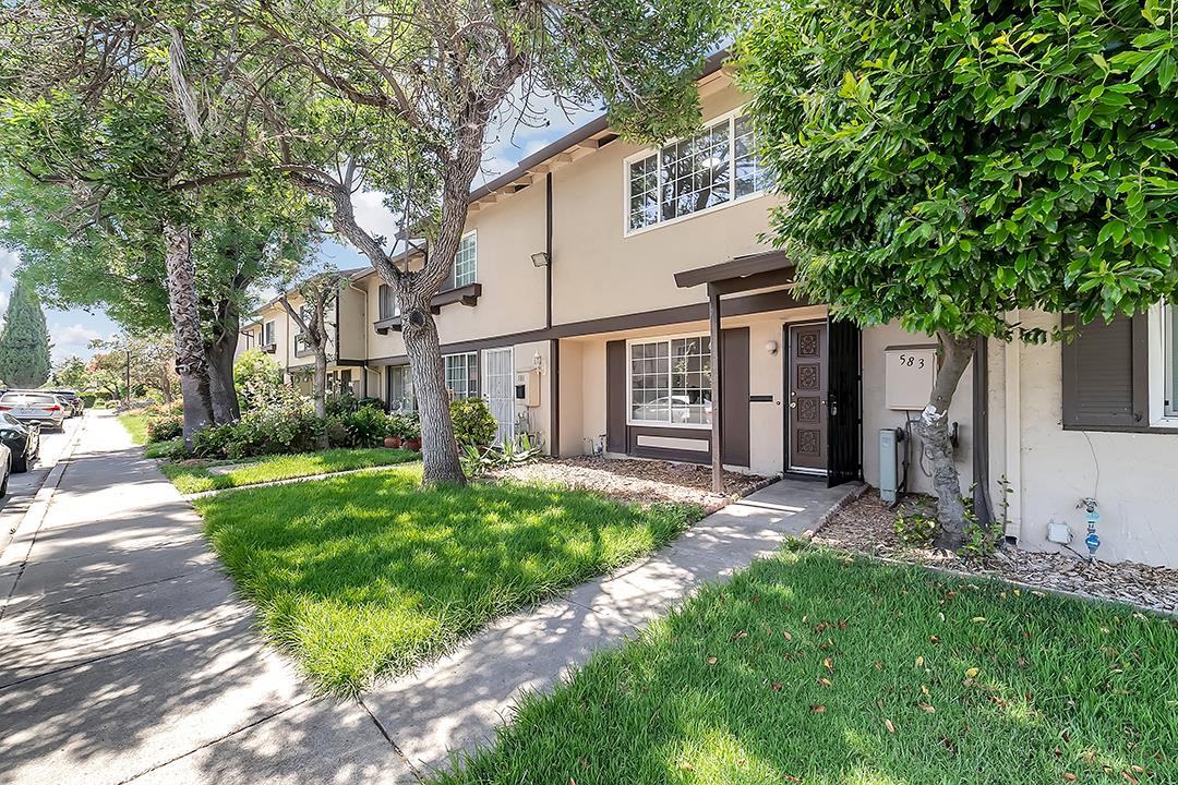 583 7 Trees Village WAY