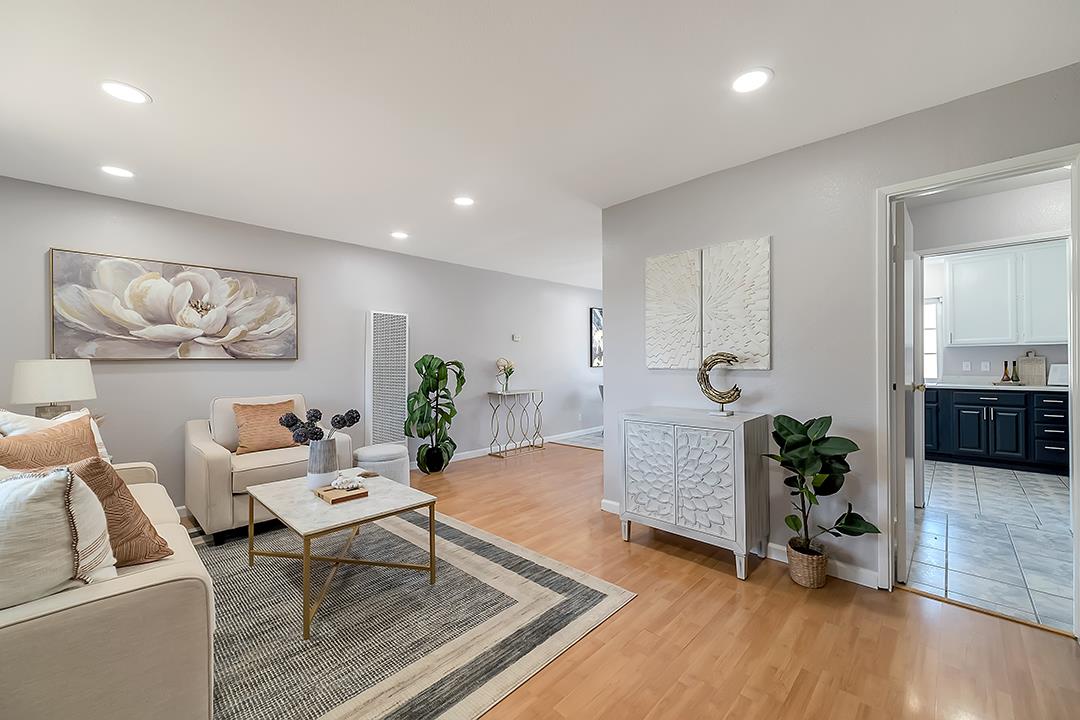 583 7 Trees Village WAY