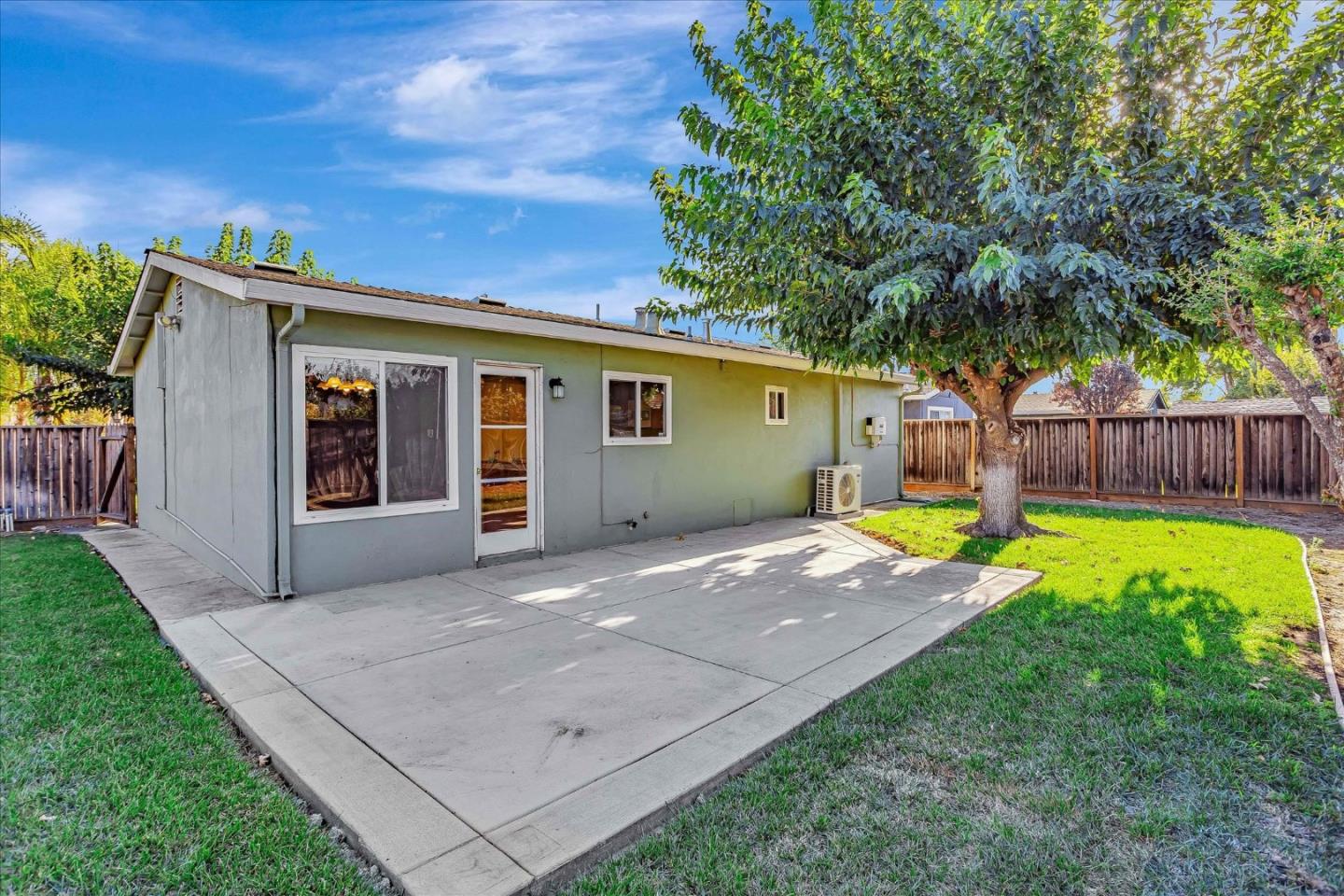 2058 Jamaica WAY