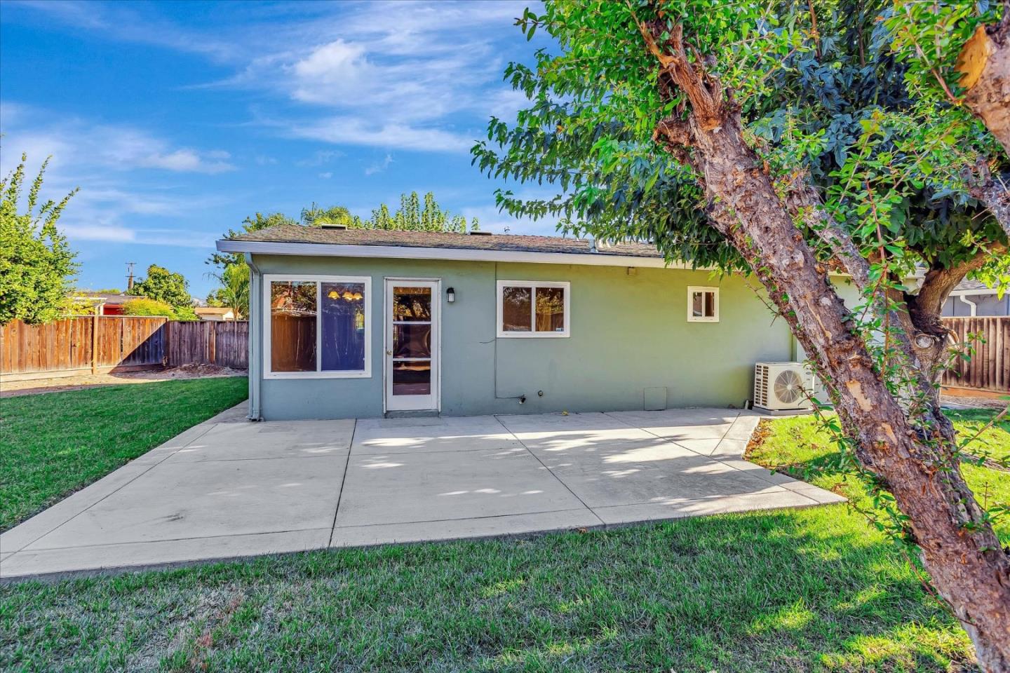 2058 Jamaica WAY