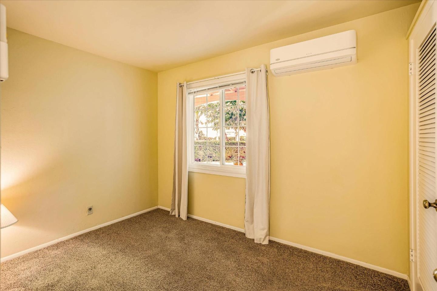 2058 Jamaica WAY