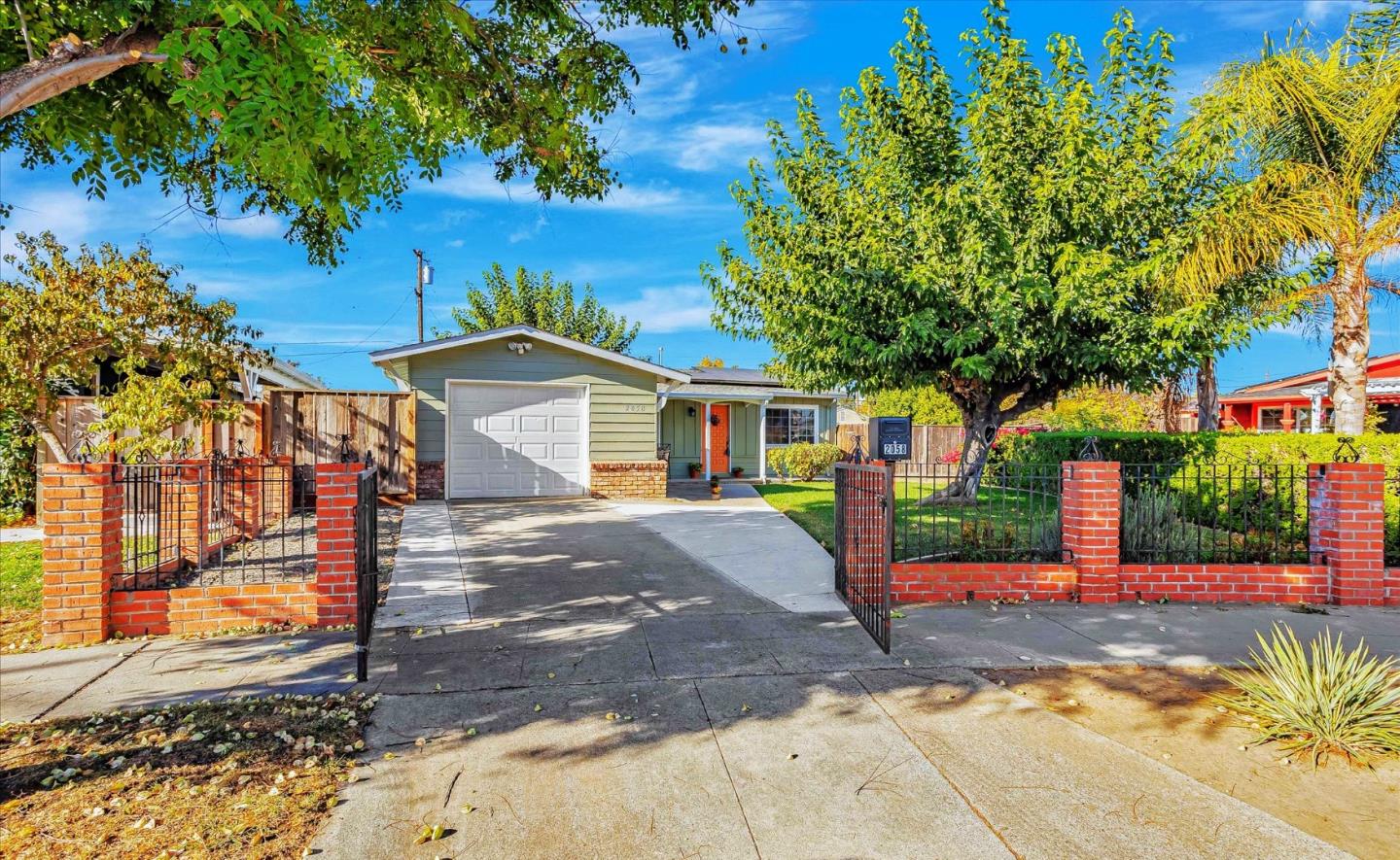 2058 Jamaica WAY