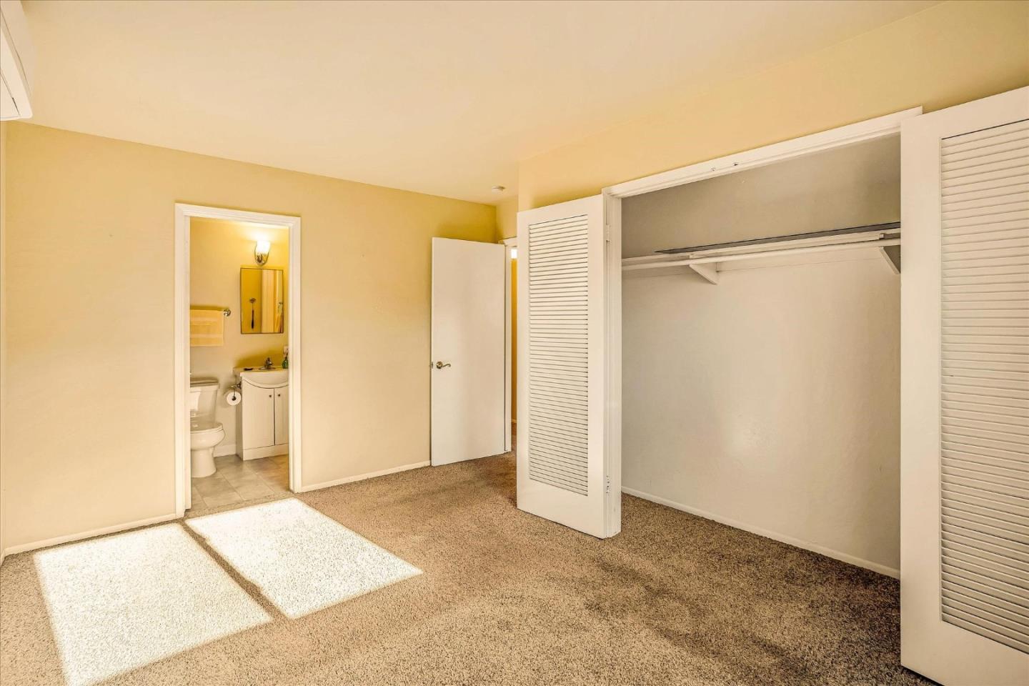 2058 Jamaica WAY