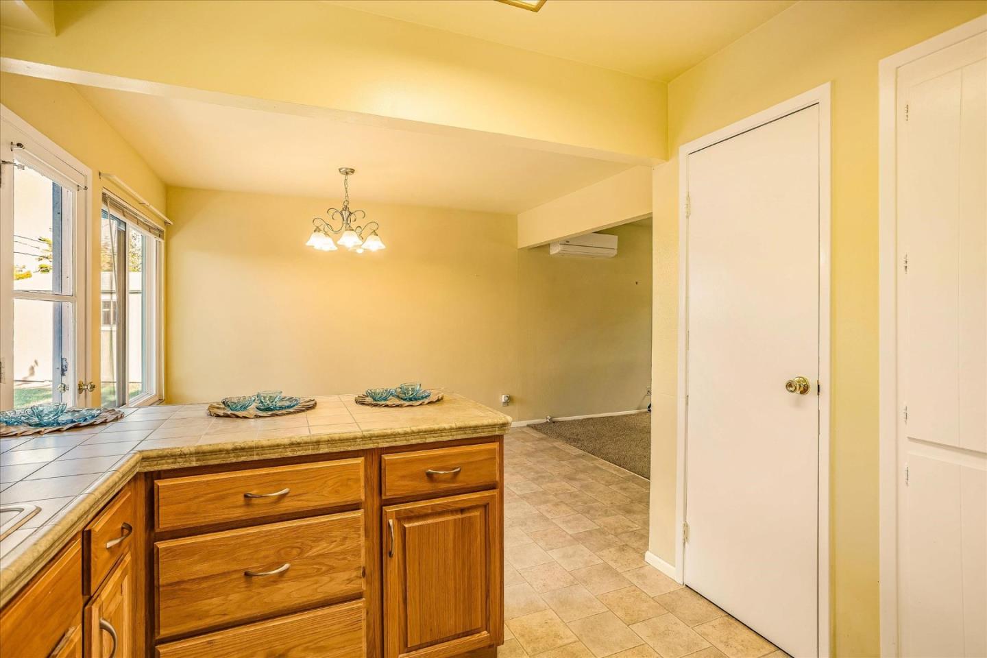 2058 Jamaica WAY