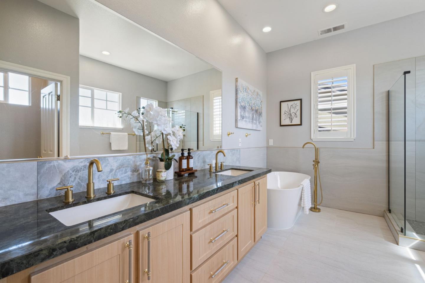 3450 Valley Vista DR