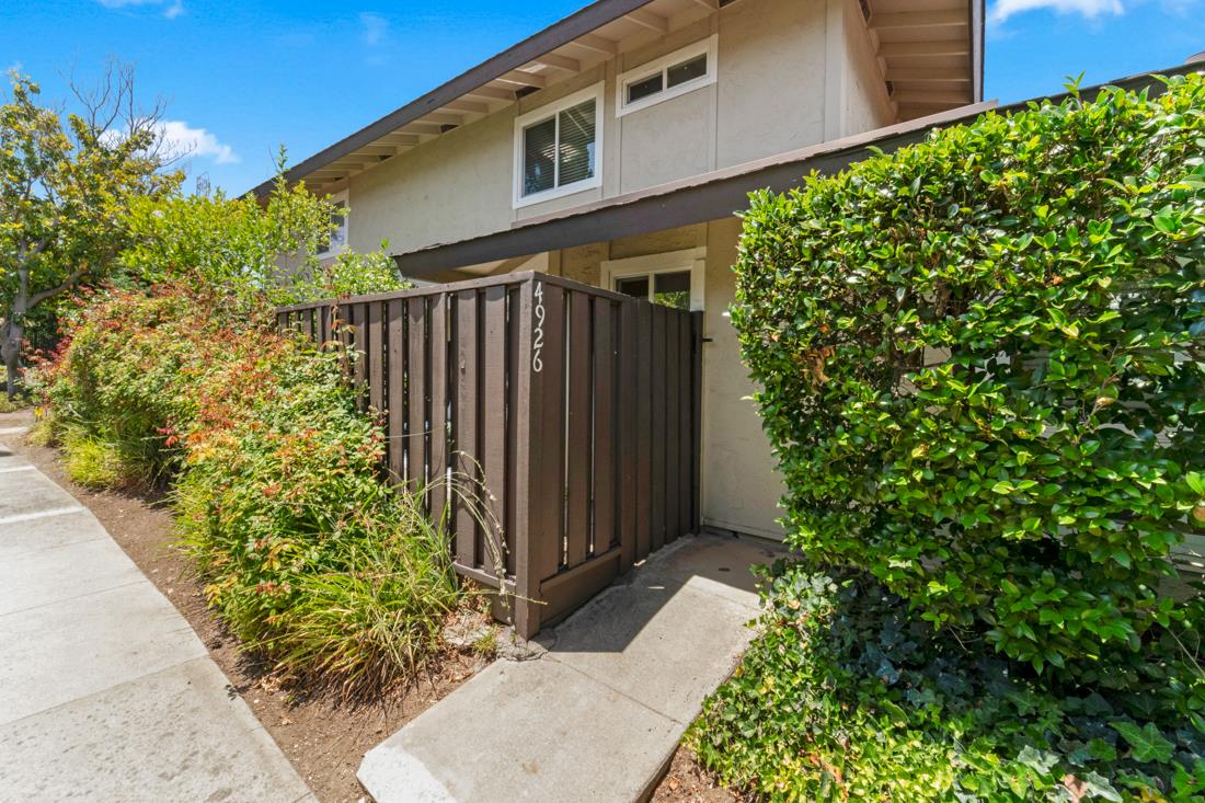 4926 Poplar Terrace