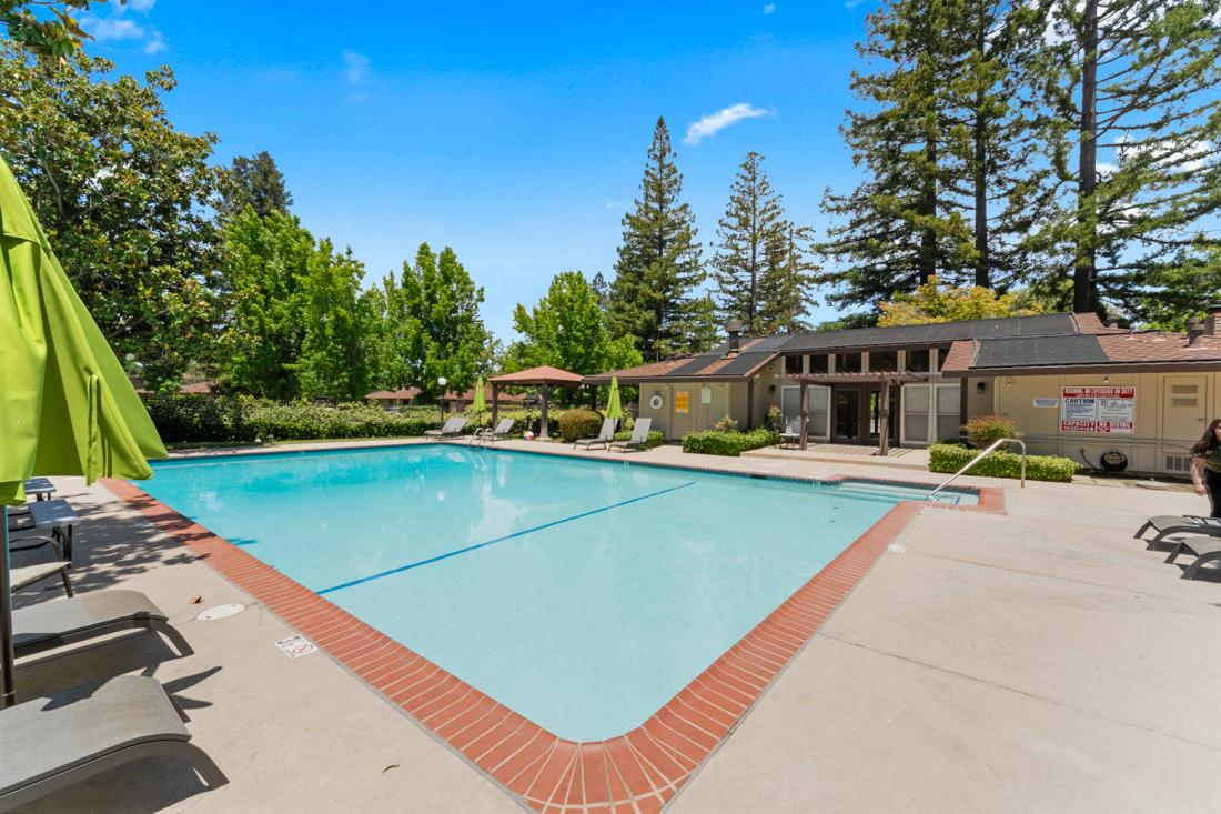 4926 Poplar Terrace