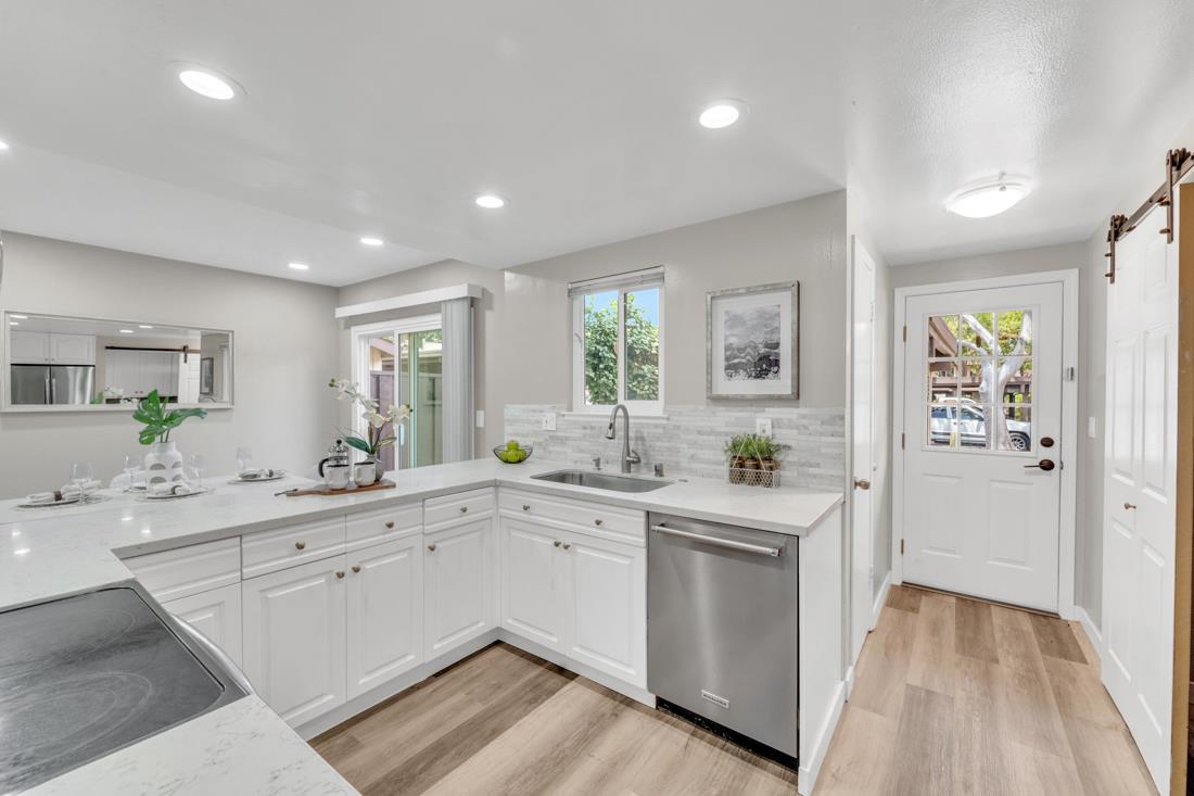 4926 Poplar Terrace