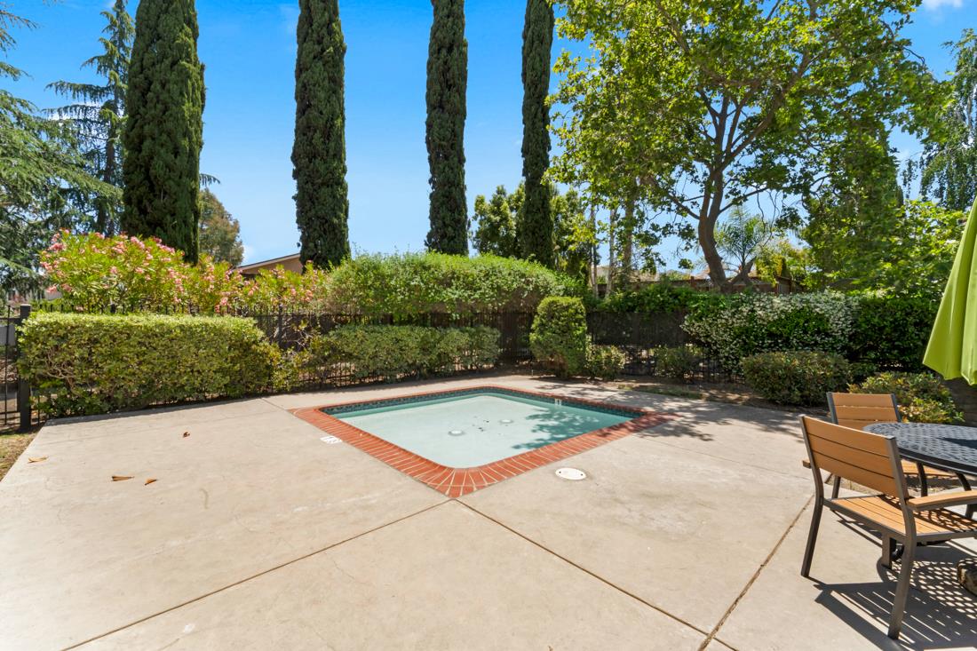 4926 Poplar Terrace