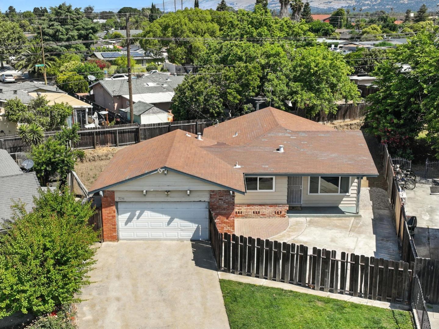 2246 Palmira Way