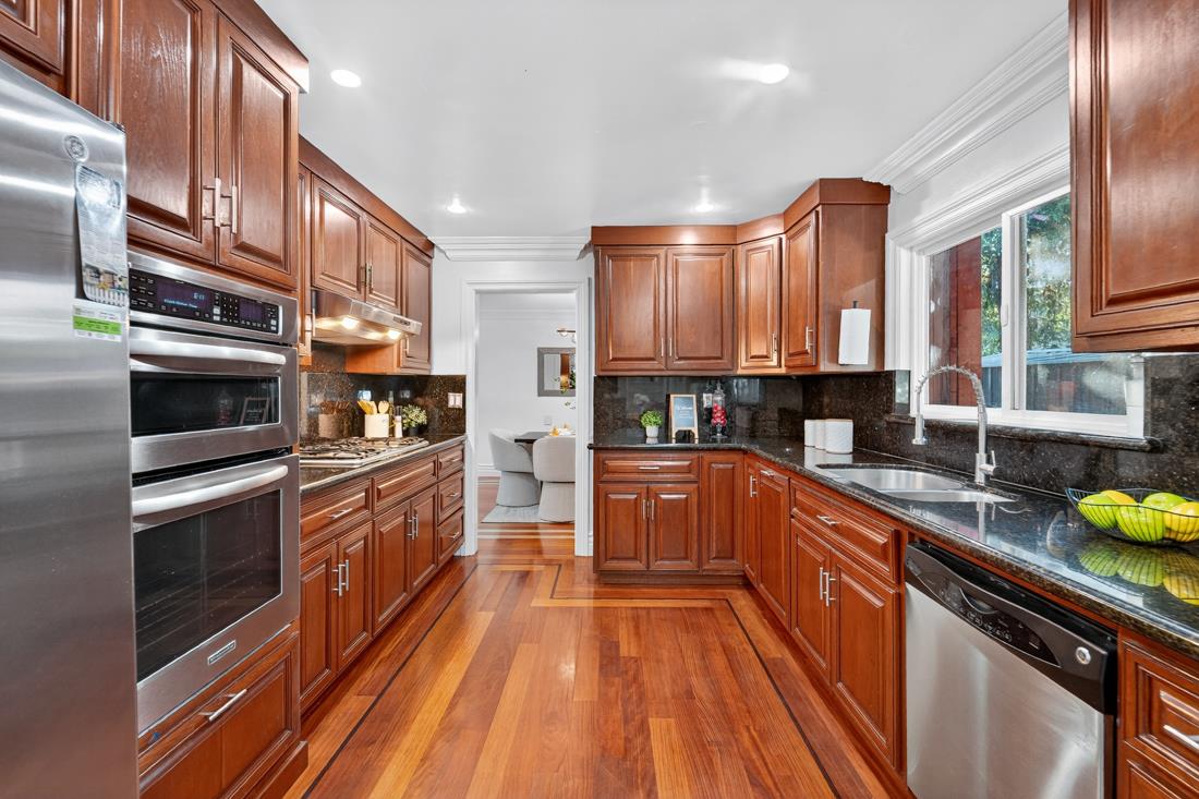 895 Greenwich Drive