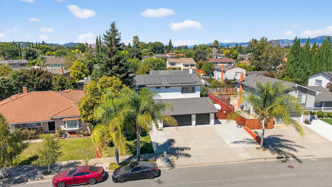 895 Greenwich Drive