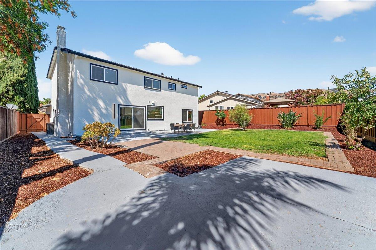 3324 Trebol Lane