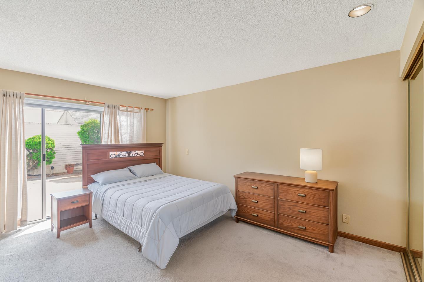 1055 Howe Circle