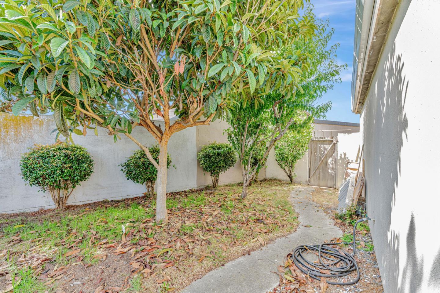 1055 Howe Circle