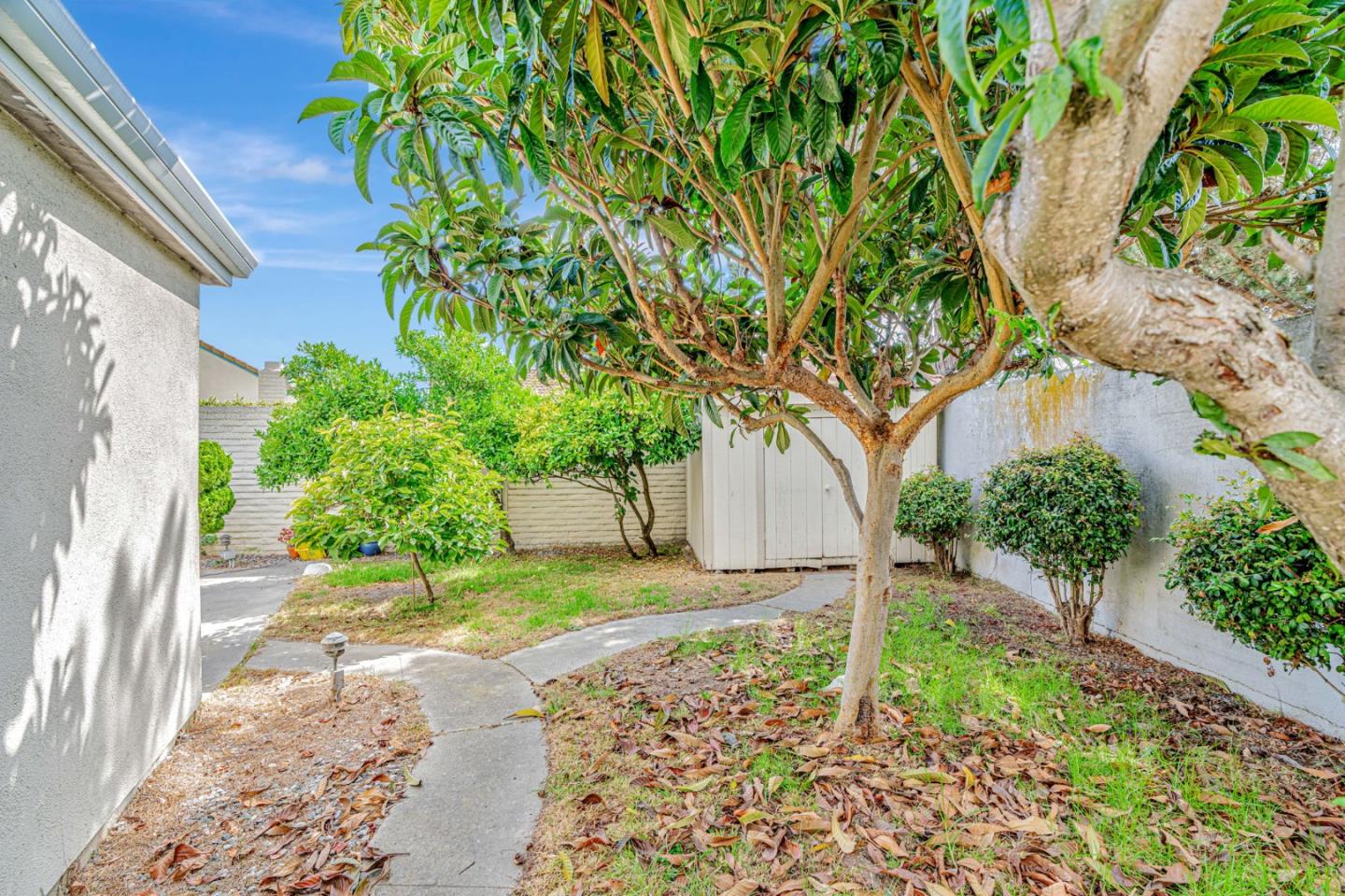 1055 Howe Circle