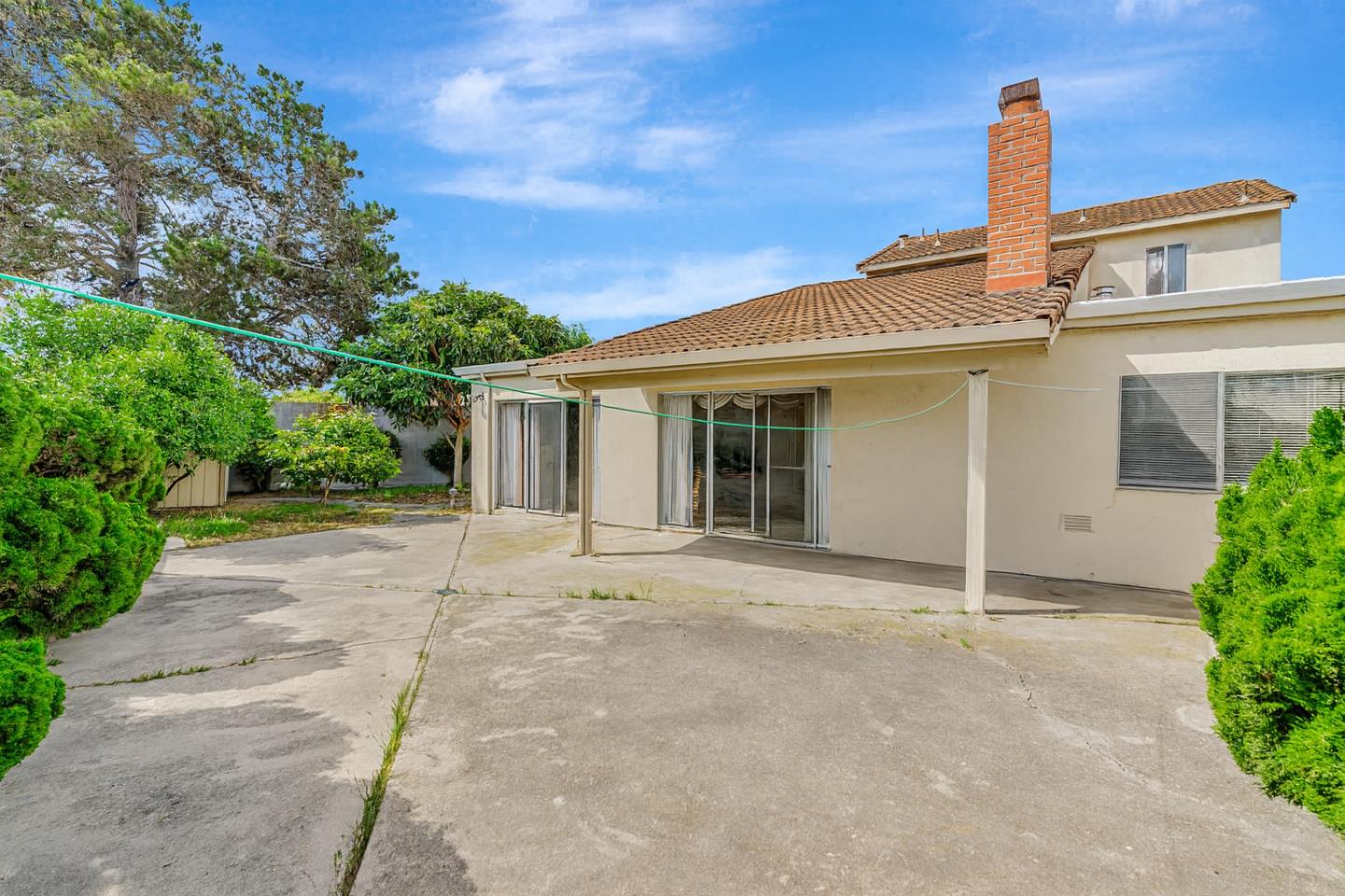 1055 Howe Circle