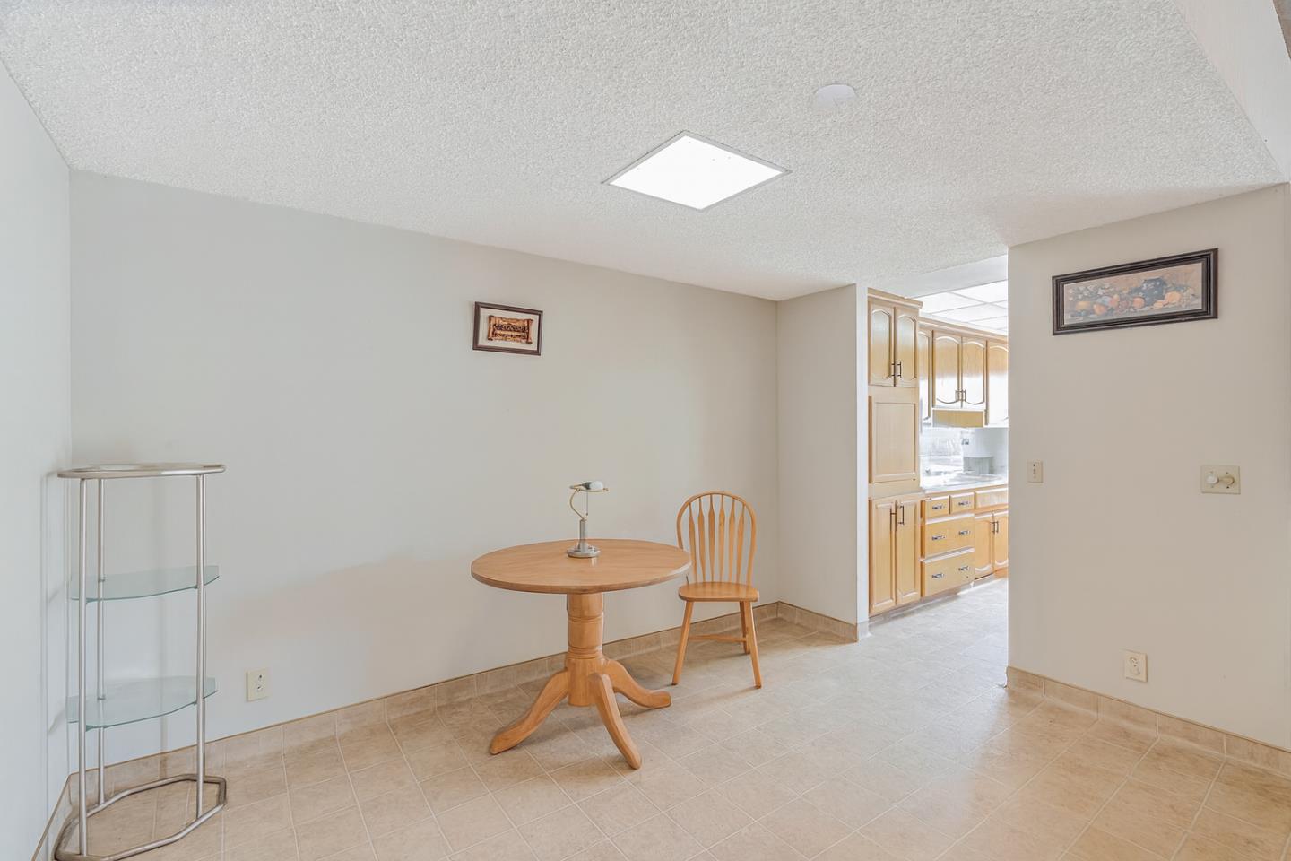 1055 Howe Circle