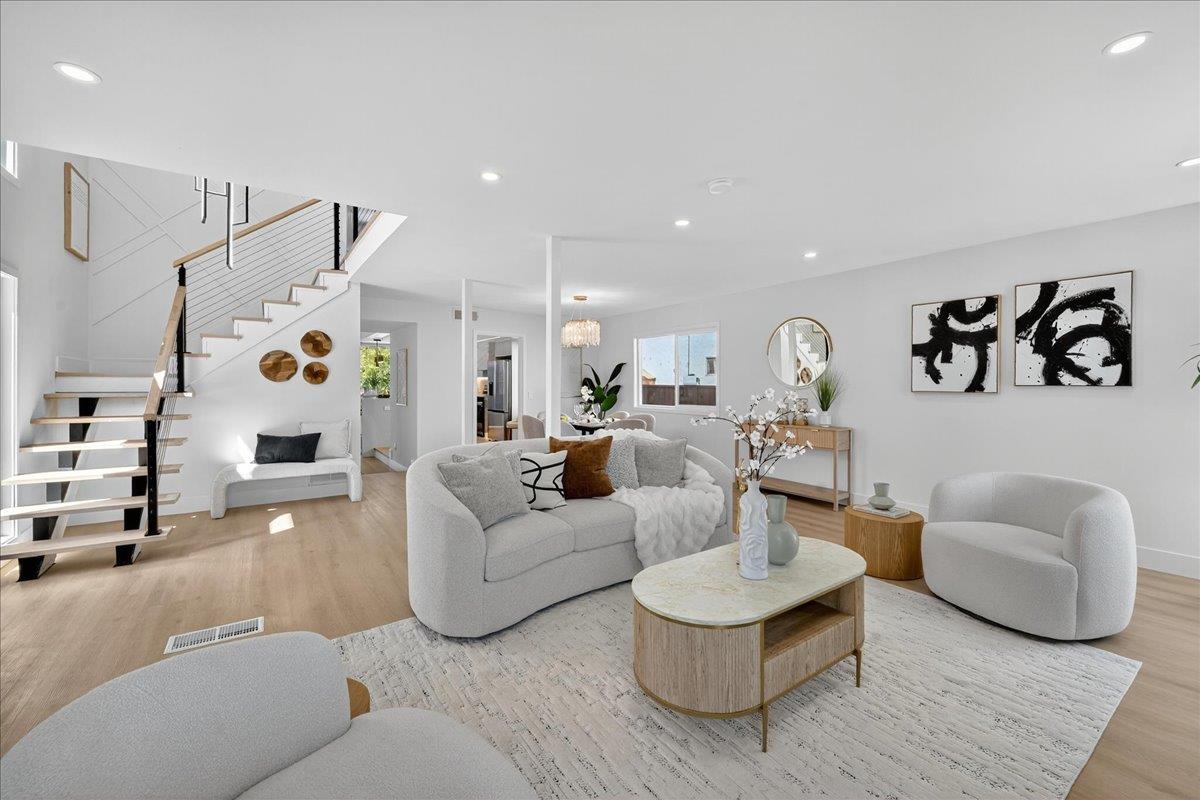 419 Avenida Palmas