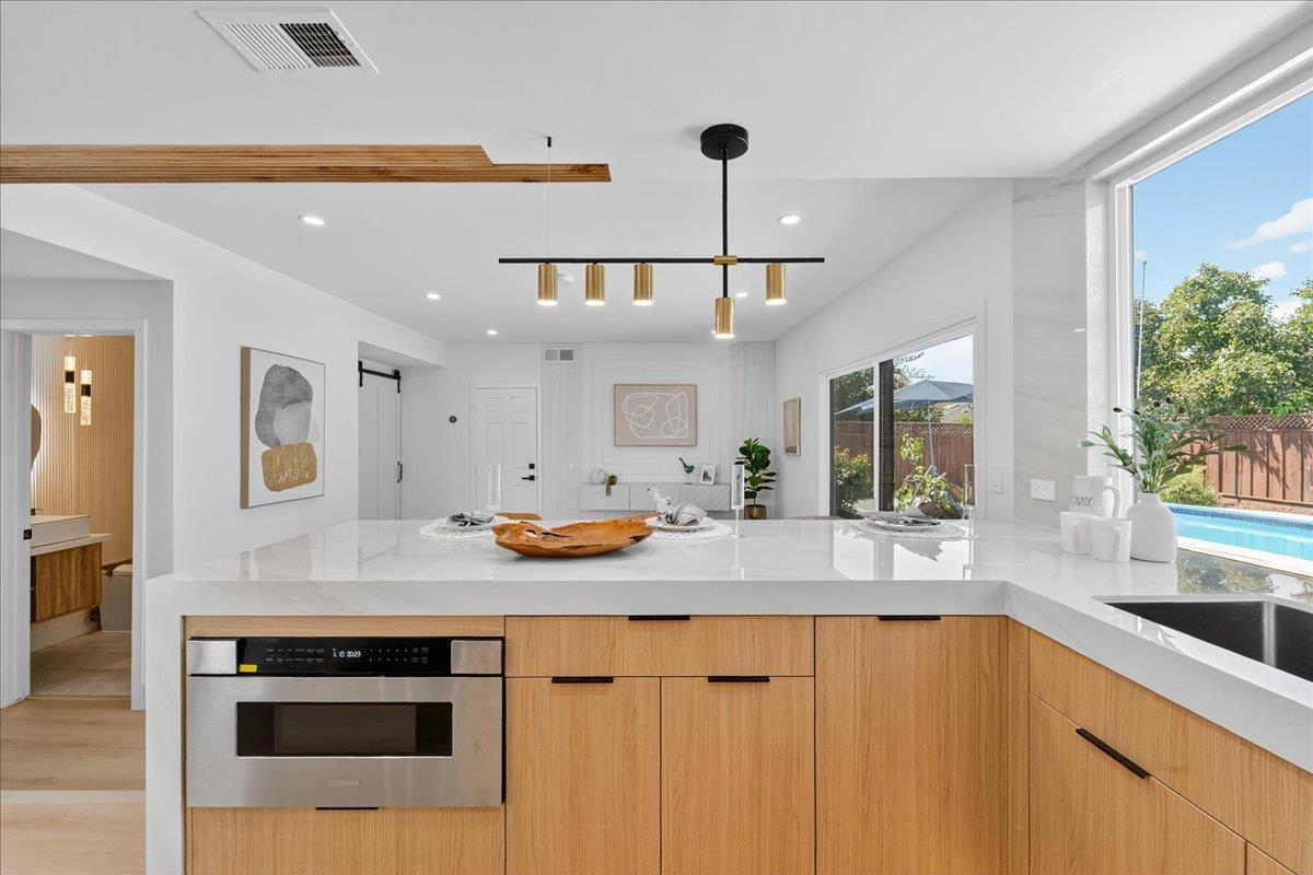 419 Avenida Palmas