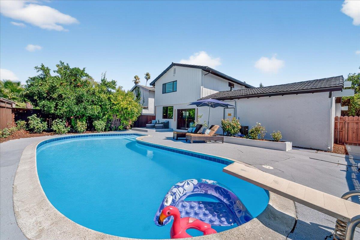 419 Avenida Palmas