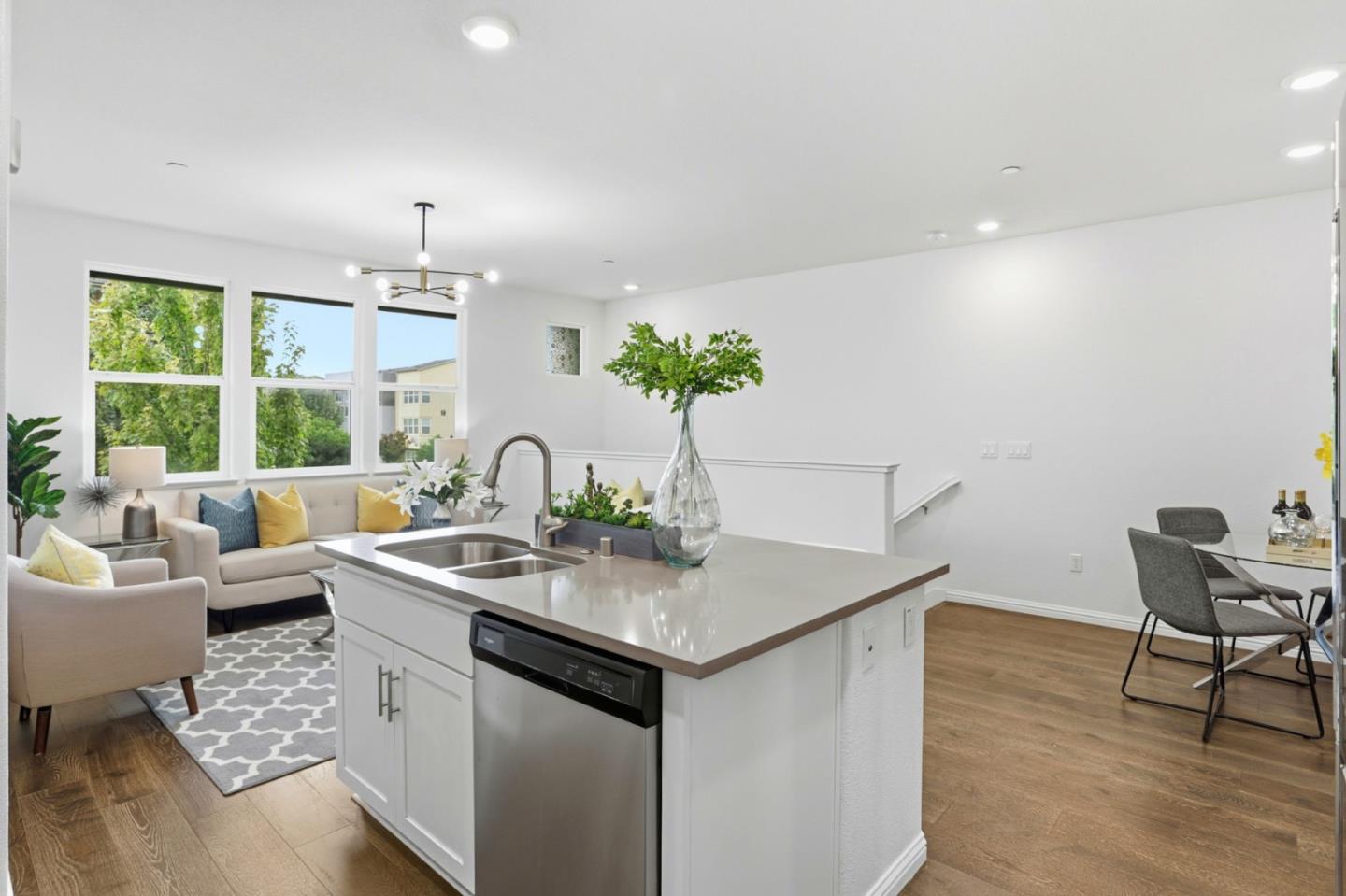 678 Squire Avenue