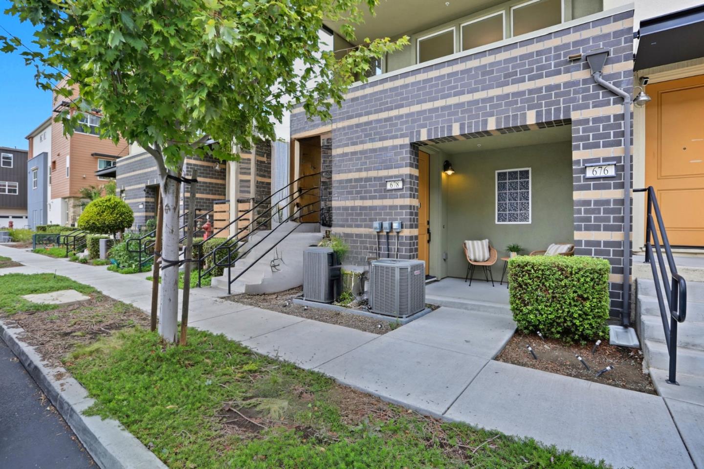 678 Squire Avenue