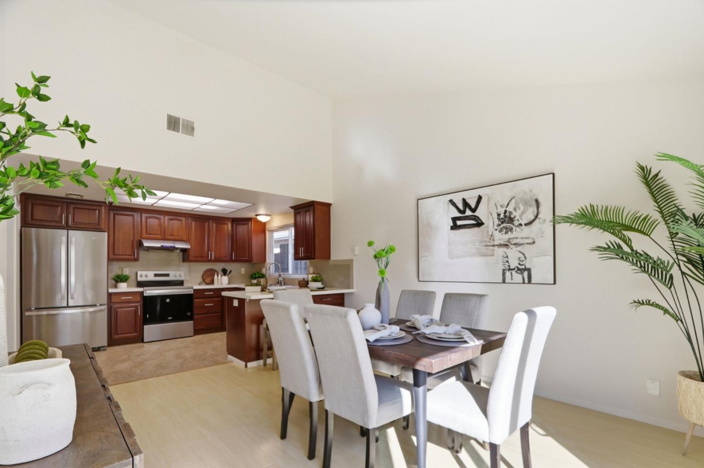 1586 Redfield Court