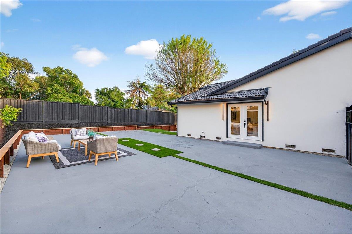 3512 Pleasant Crest Drive