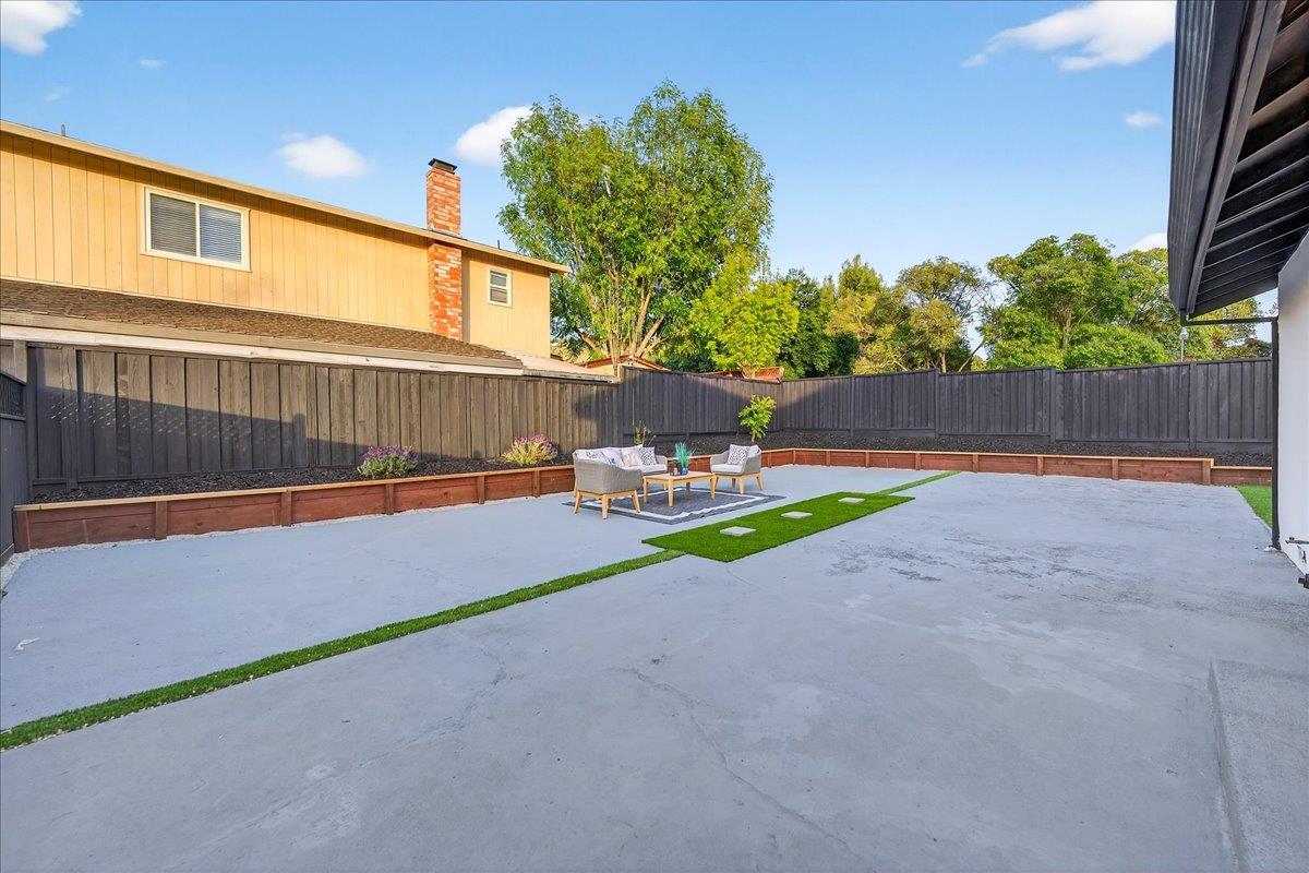 3512 Pleasant Crest Drive