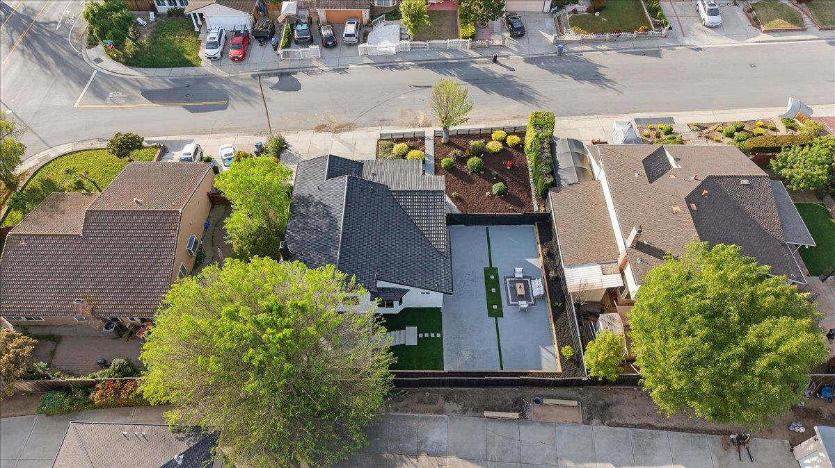 3512 Pleasant Crest Drive