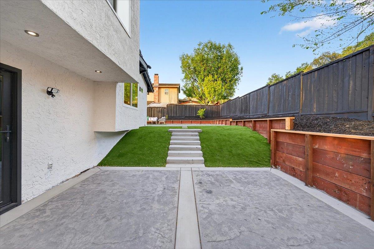 3512 Pleasant Crest Drive