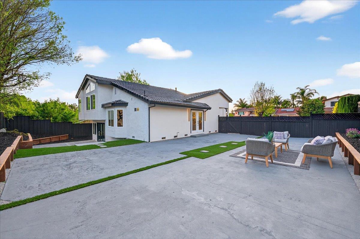 3512 Pleasant Crest Drive