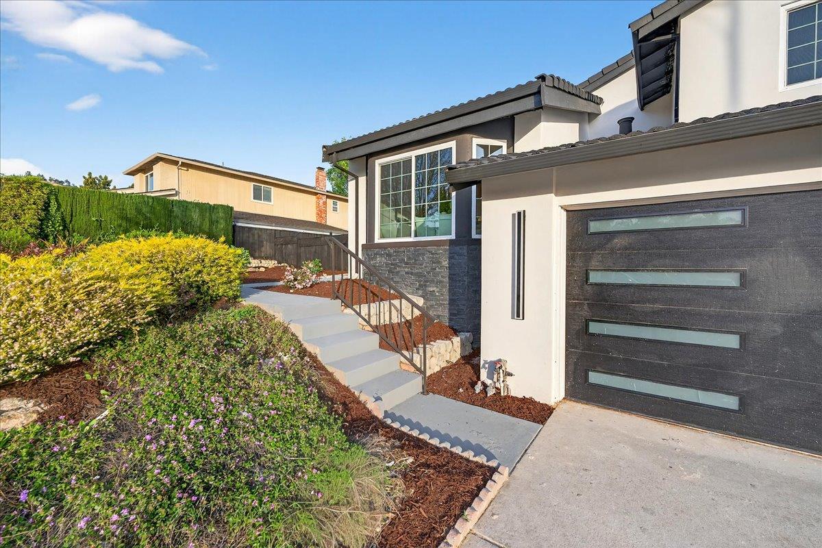 3512 Pleasant Crest Drive