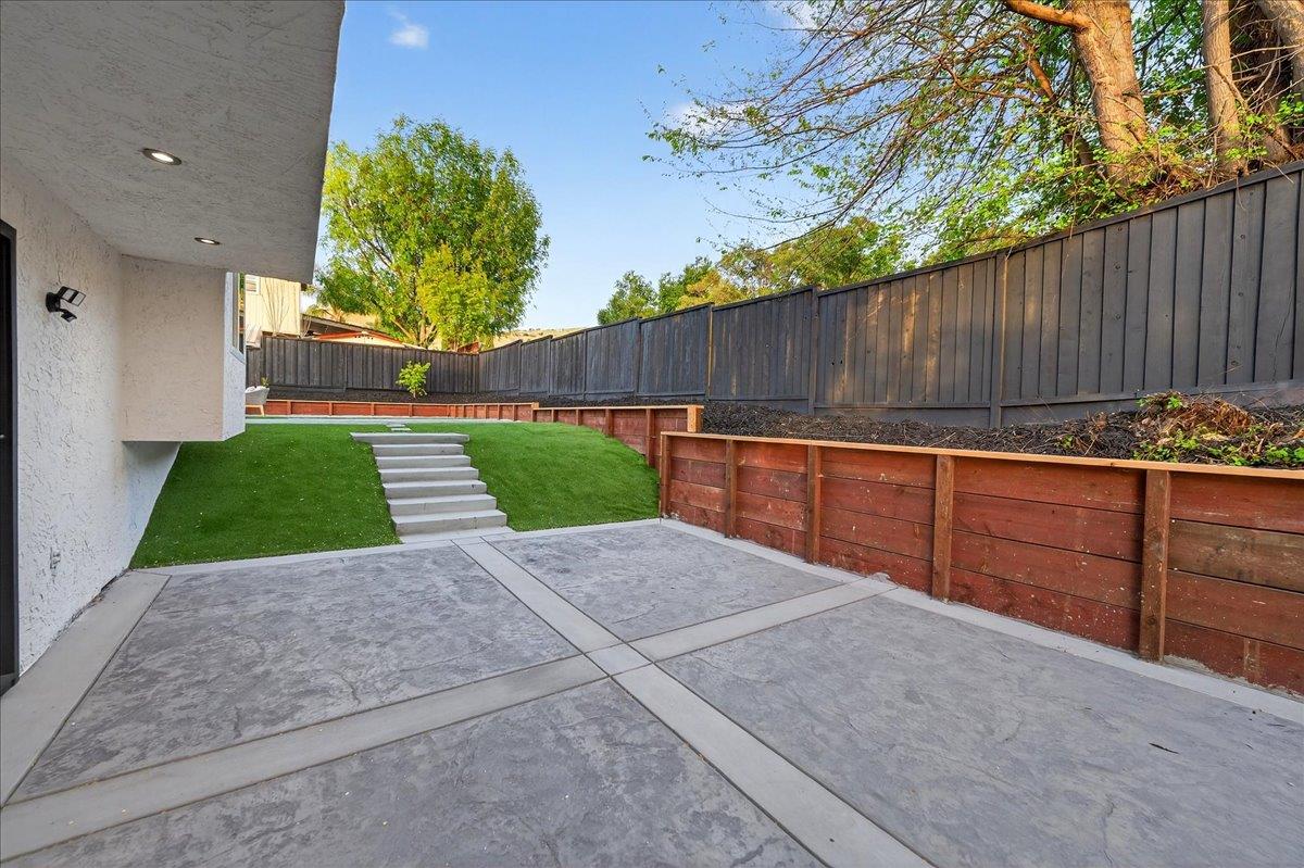 3512 Pleasant Crest Drive