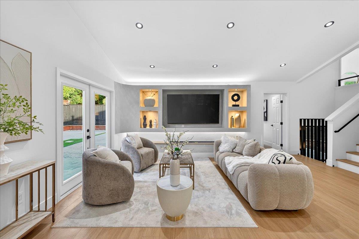 3512 Pleasant Crest Drive