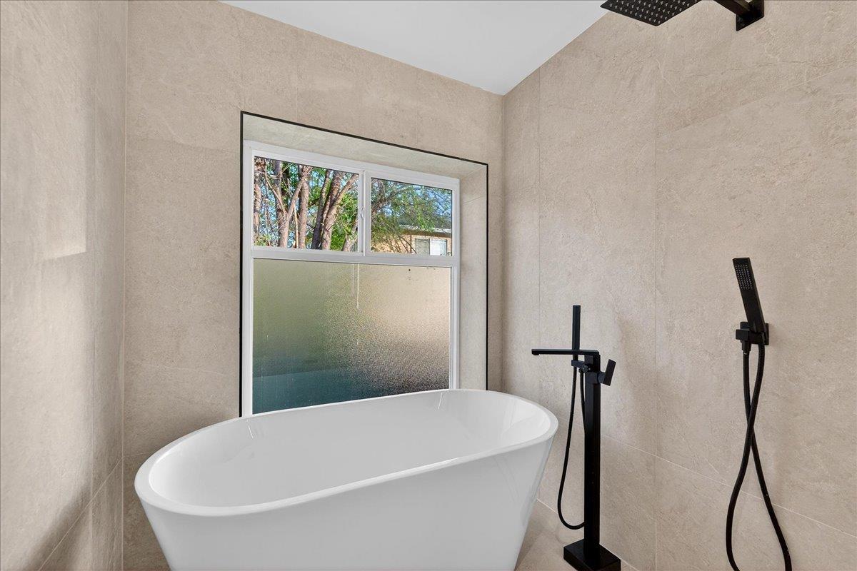 3512 Pleasant Crest Drive