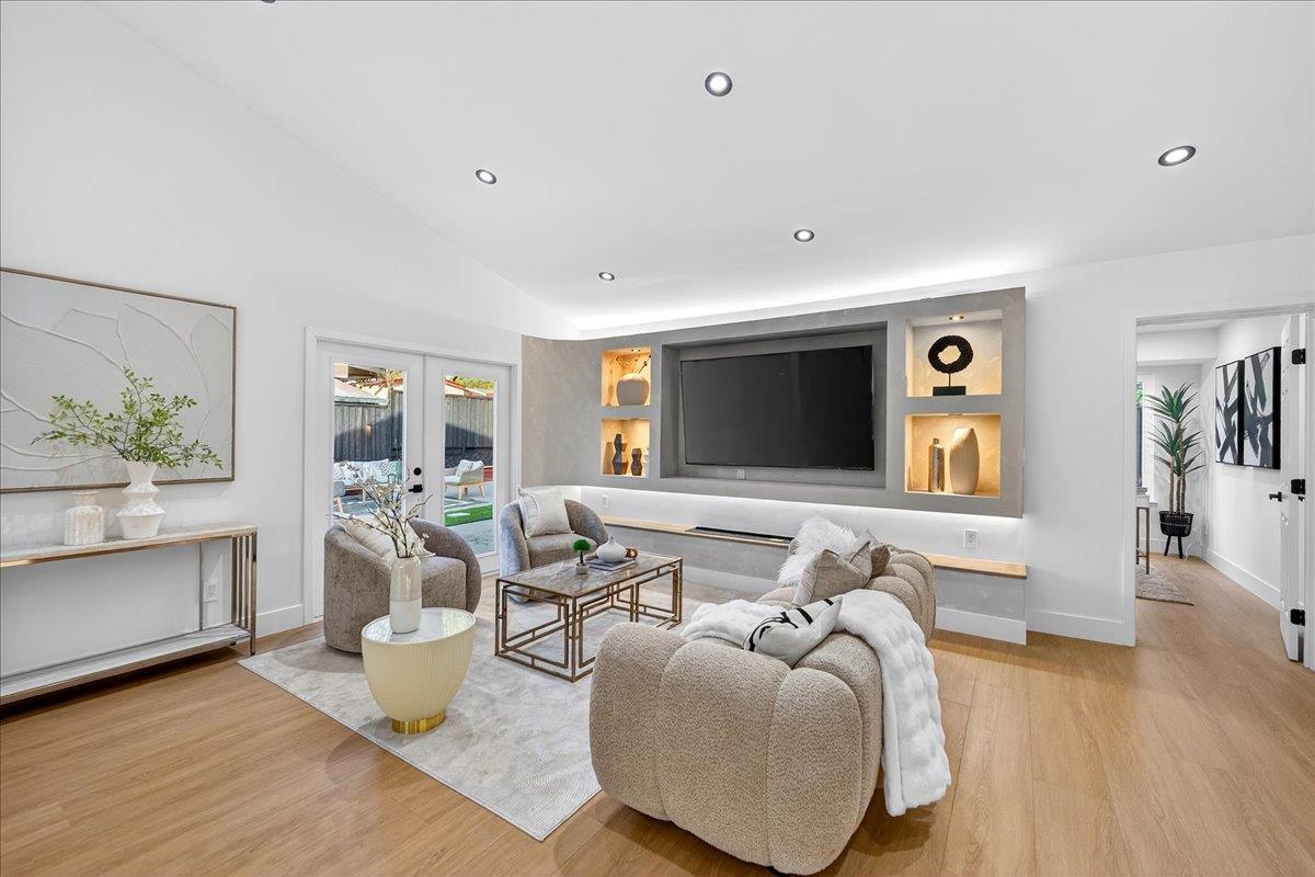 3512 Pleasant Crest Drive